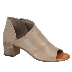 Everly - Gia 01 Light Grey Leather